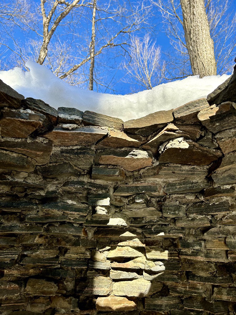 We have fresh snow! Happy Family Day weekend! Atmo-sphere, was created by artist John McKinnon. 📸:Myra Stephen #myhaliburtonhighlands #comewander #outdoorsculptures #familydayweekend #outdoorart