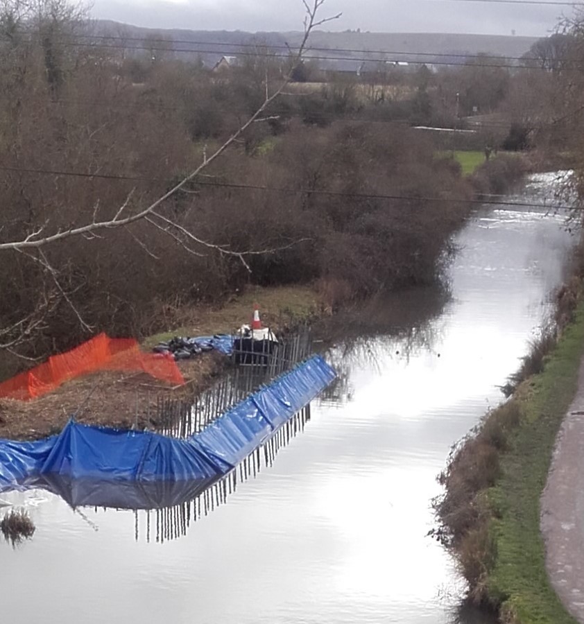 Swindon Borough Council (@swindoncouncil) on Twitter photo Officers from our Highway Assets team are investigating and repairing a sinkhole that appeared on the bank above a culvert carrying the River Ray below the Wilts & Berks Canal in Wichelstowe. đ
A temporary dam has been put in place. Thanks to the <a href="/wbctcanal/">Wilts & Berks Canal Trust</a> for alerting us. Officers from our Highway Assets team are investigating and repairing a sinkhole that appeared on the bank above a culvert carrying the River Ray below the Wilts & Berks Canal in Wichelstowe. đ
A temporary dam has been put in place. Thanks to the <a href="/wbctcanal/">Wilts & Berks Canal Trust</a> for alerting us.