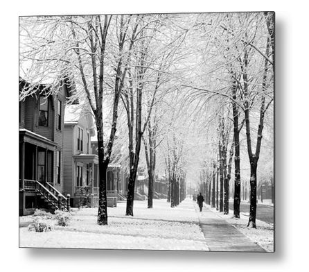 Snow dwellings ❄️ Detroit in winter, a street scene. This image is on many items in my shop, get it at:
fineartamerica.com/featured/snow-…
#MoonWoodsShop #ArtForSale #AYearForArt #BuyIntoArt #GiveArt #interiordesign #winter #blackwhite #Detroit  #streetphotography  #photography