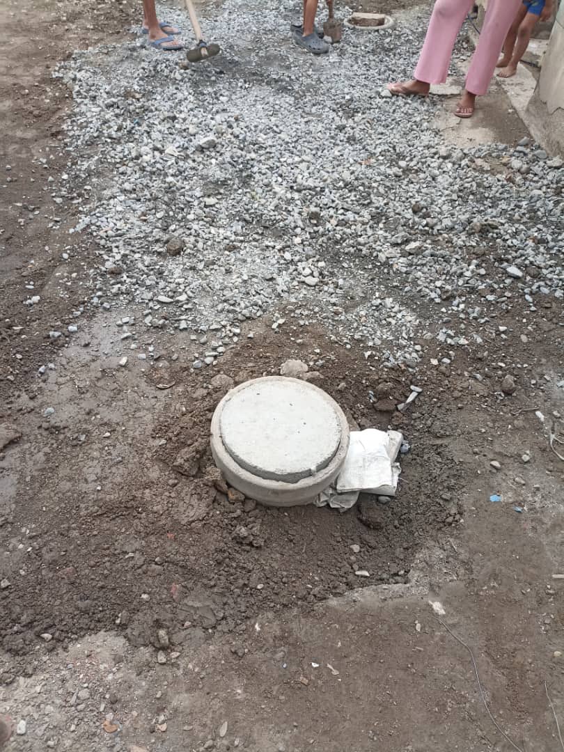 Estamos decididos a consolidar el pueblo de Santa Rosa para el beneficio de quienes allí habitan. Como un solo gobierno y de la mano del Presidente <a href="/NicolasMaduro/">Nicolás Maduro</a>, el apoyo del Ministro <a href="/RMarcoTorres/">Rodolfo Marco Torres</a> y a través de Emica, culminamos la reparación de la fuga de aguas servidas que