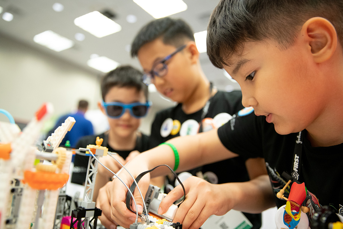 Good luck to all the teams competing at #MASTERPIECE festivals and tournaments this weekend! 🤖