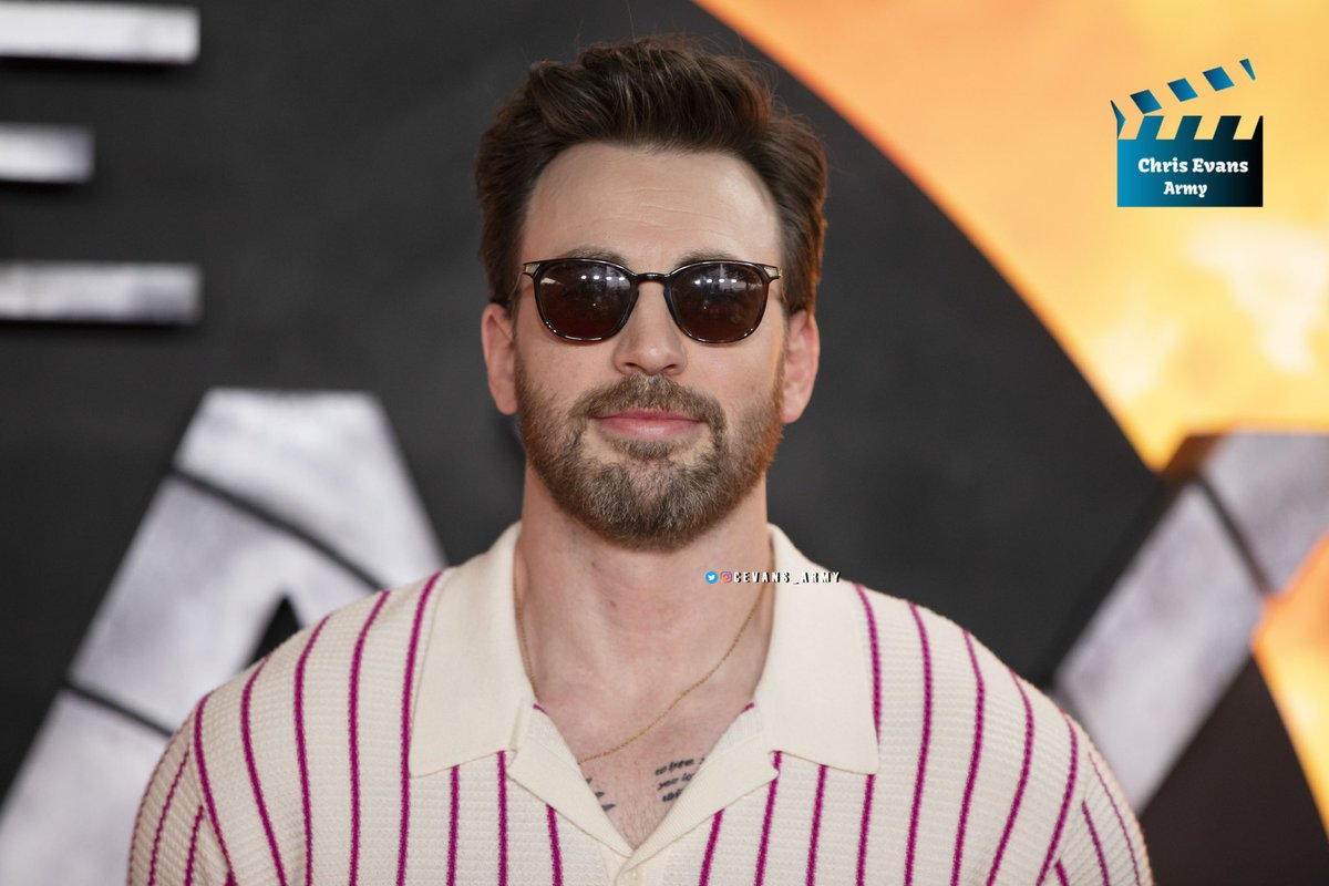 ⭐️ Chris durante a Première de “The Gray Man” em Londres.

Chris at “The Gray Man” Premiere in Londres.

#chrisevans #thegrayman      #lloydhansen  #trashstache