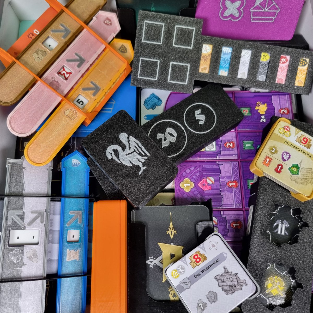 EurohellDesign's tweet image. Kutná Hora Upgrade new in our webshop🥳 Treat yourself to our insert and have the game on the table in seconds, protect your resource indicators from wear and tear and even use them with sleeves🤍

#KutnaHoraBoardgame #KutnaHoraTheCityOfSilver #EurohellDesign @czechgames