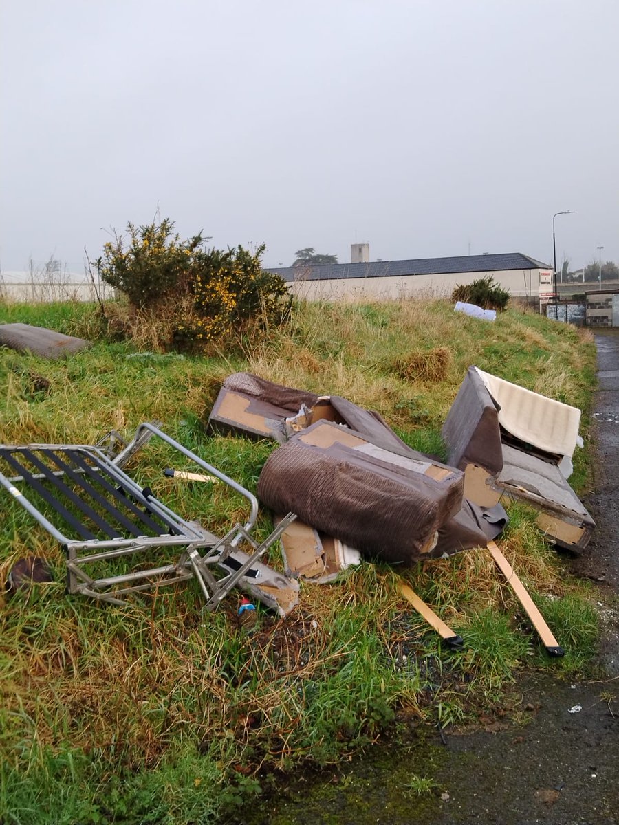 LCC_Environment's tweet photo. Dumping in the Rathmullen area of Drogheda on Fri 16th Feb.

Illegal dumping destroys and spoils our environment and damages the great work done in our communities by volunteers of all ages.

To report unauthorised collectors or dumping  contact info@louthcoco.ie / 1890202303 https://t.co/nGkFTqHLcJ