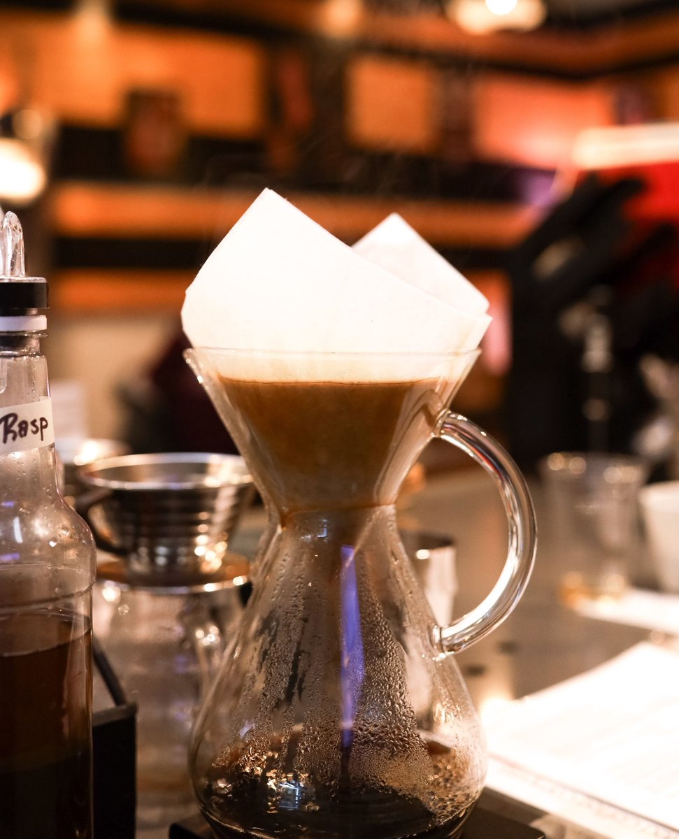 Revel77's tweet image. Where magic drips and aroma swirls ☕✨ Catching the brew-tiful moments of a coffee bar. #ChemexLovers

#Chemex #LocalRoasters #ThirdWave #espresso #latte #CoffeeAddict #CoffeeLovers #Spokane #ShopLocal #SipLocal