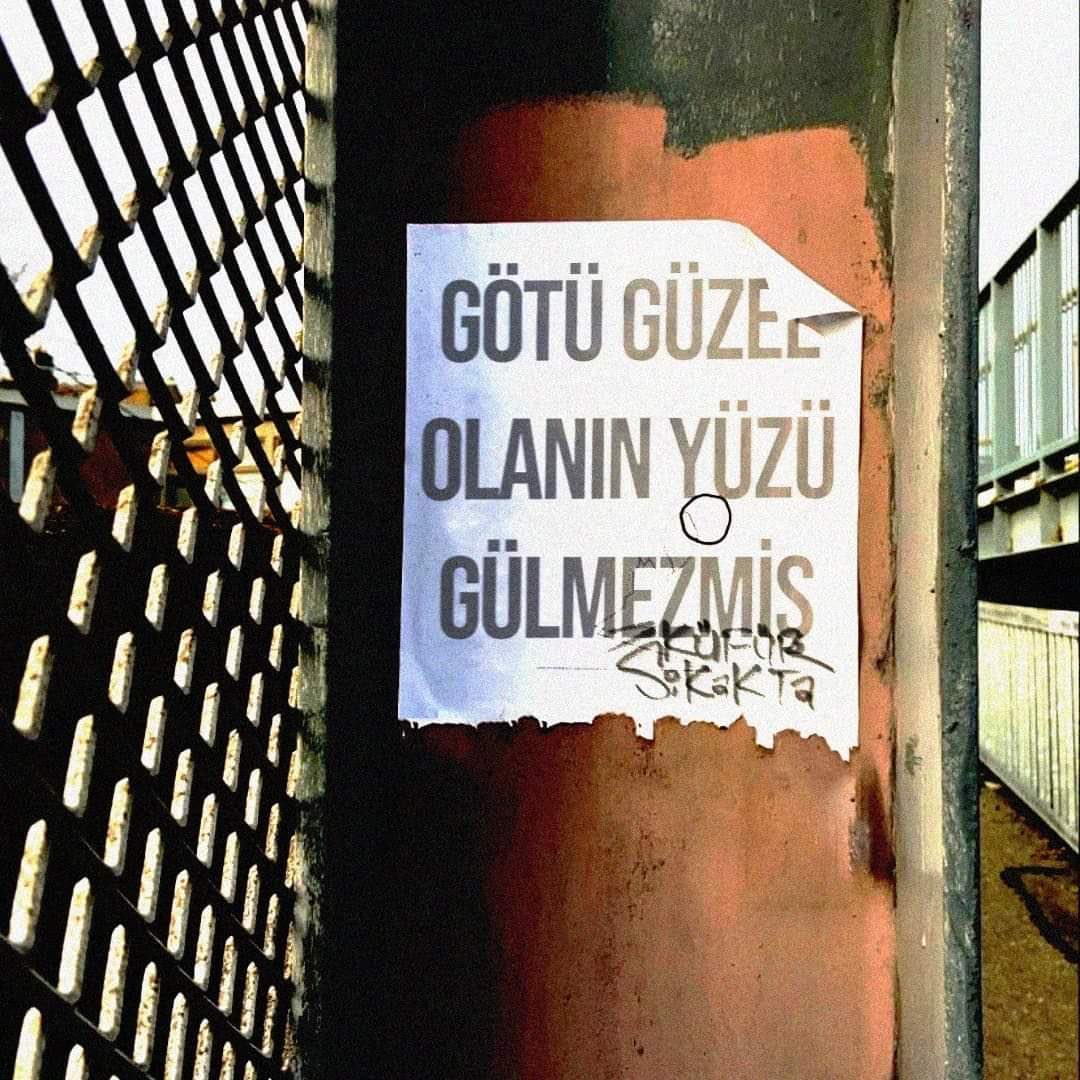 Yüzümün neden hiç gülmediği anlaşıldı 😅
