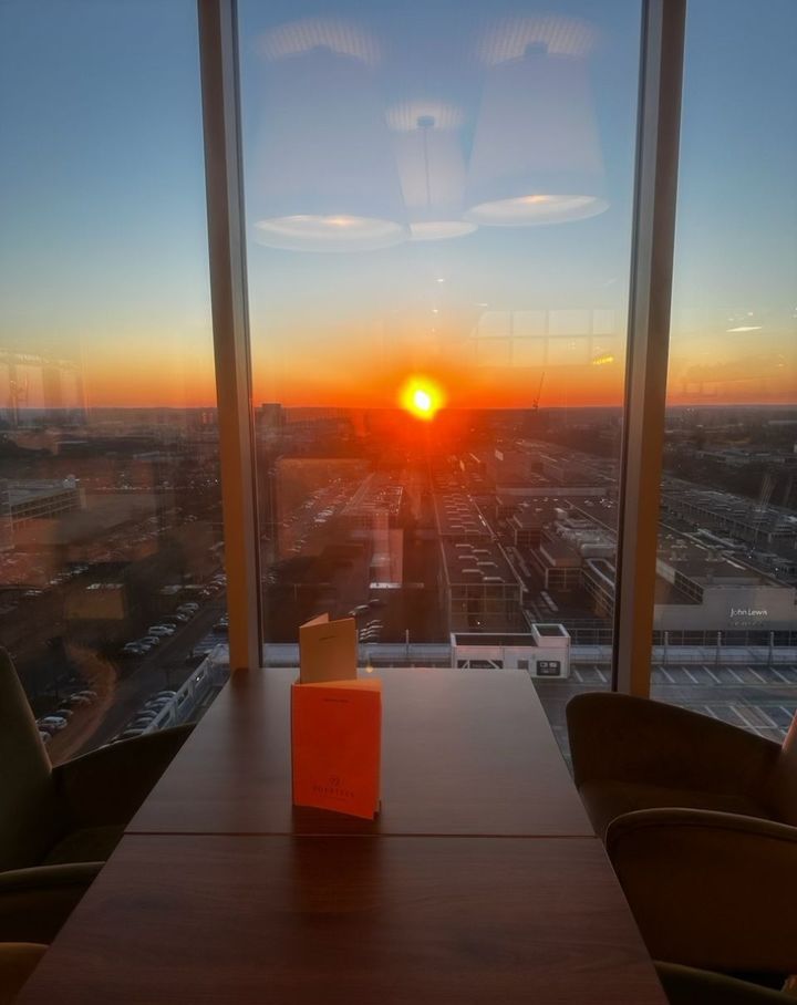 Friday sunsets simply can't get better than this! 🤩 🌅

#HotelLaTour #SkyBar #FourteenRestaurant