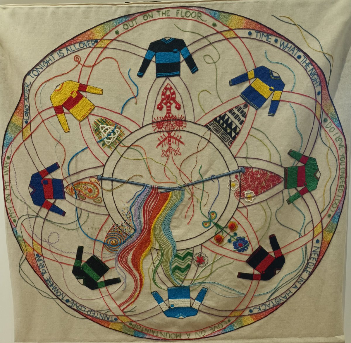 Visit to see the Dundee tapestry exhibition at the V&amp;A today. Great display of the city's past, present &amp; future exploring the industrial heritage &amp; achievements all created by 140 volunteers. Well worth a visit.