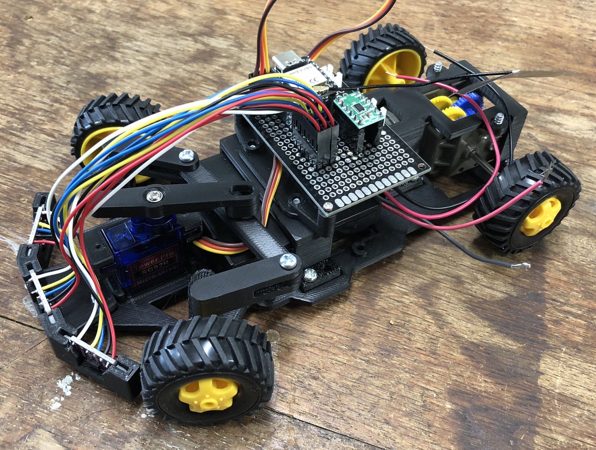 404backG's tweet image. RumiCar-C3に、測距センサーのVL53L0Xを3つ取り付けました！
次は自動運転できるようにプログラムを書こうかなと。

I2C通信なので、XIAOシリーズでもピンが足りています。
配線の方が邪魔な気が...

今日のデジもく会に持って行きます。
dezimoku.connpass.com/event/309785/
#3Dプリンター #seeed