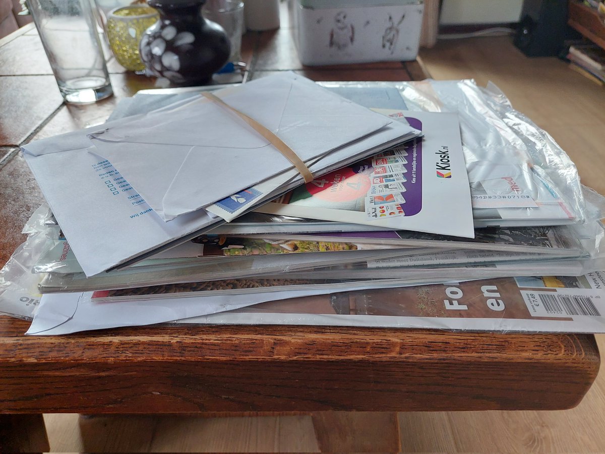 Tanneke2's tweet photo. @PostNL en dan eindelijk na 8 dagen geen post ontvangen komt er een stapel post van circa 2 kg aan #slechtebezorging #postnl
#klacht op klacht ingediend, maar iedere keer weer slechte #bezorging https://t.co/5vDBiMGH0e