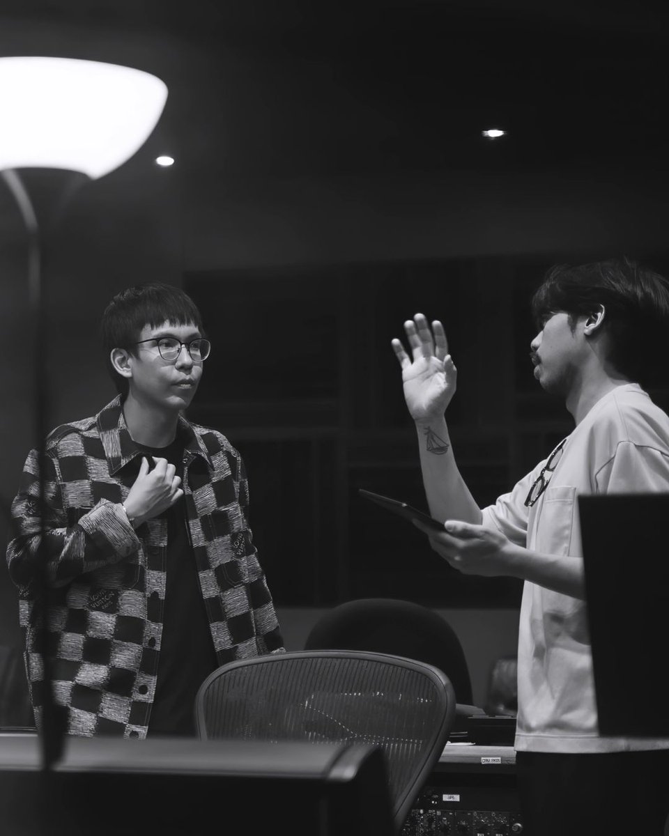 itsbecfreen_'s tweet photo. "1 song, 1 producer, 3 arrangers.

the loyal pin's first OST will be worth the wait." 

CRYINGGGGGG

#TheLoyalPin #ปิ่นภักดิ์ https://t.co/qow4aCmBHp