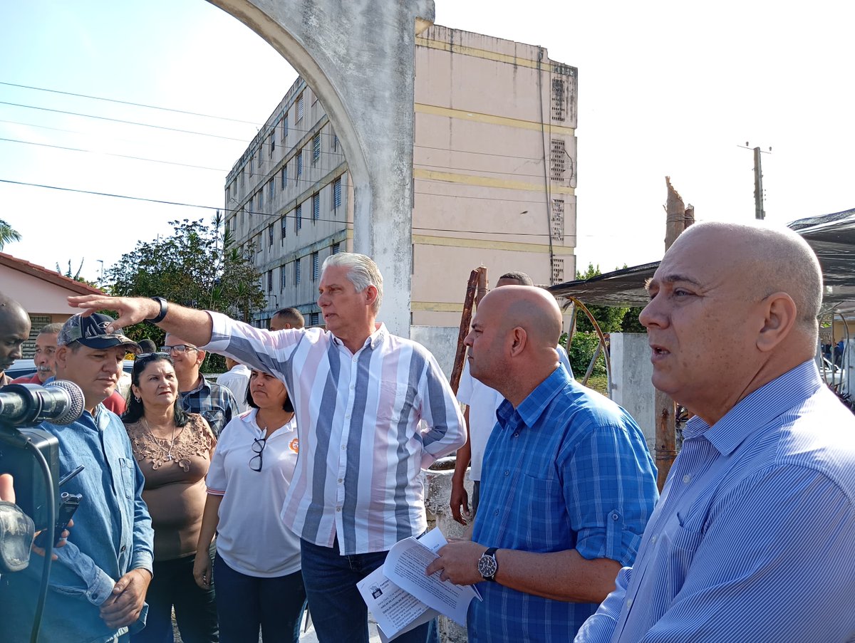 El esfuerzo y sacrificio de los hermanos Geobel y Yunier se palpa en el Organopónico Independencia. Nos explicaron las dificultades con el sistema de riego y las  turbinas para alcanzar resultados superiores. #Cuba #GenteQueSuma