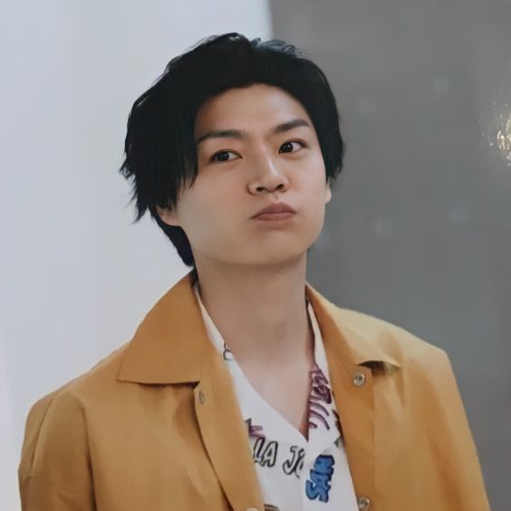 キスマイ横尾さんの結婚相手が
「オリスパ（オリーブスパ）」のセラピスト
というのが以前話題になりましたが  

実際、オリスパで働いてた友達も
たまに芸能人くるって言ってた。  

直接推しと繋がるのは難しいかもだけど 
そこから人脈作っていくのは1つの選択肢としてアリだよ。