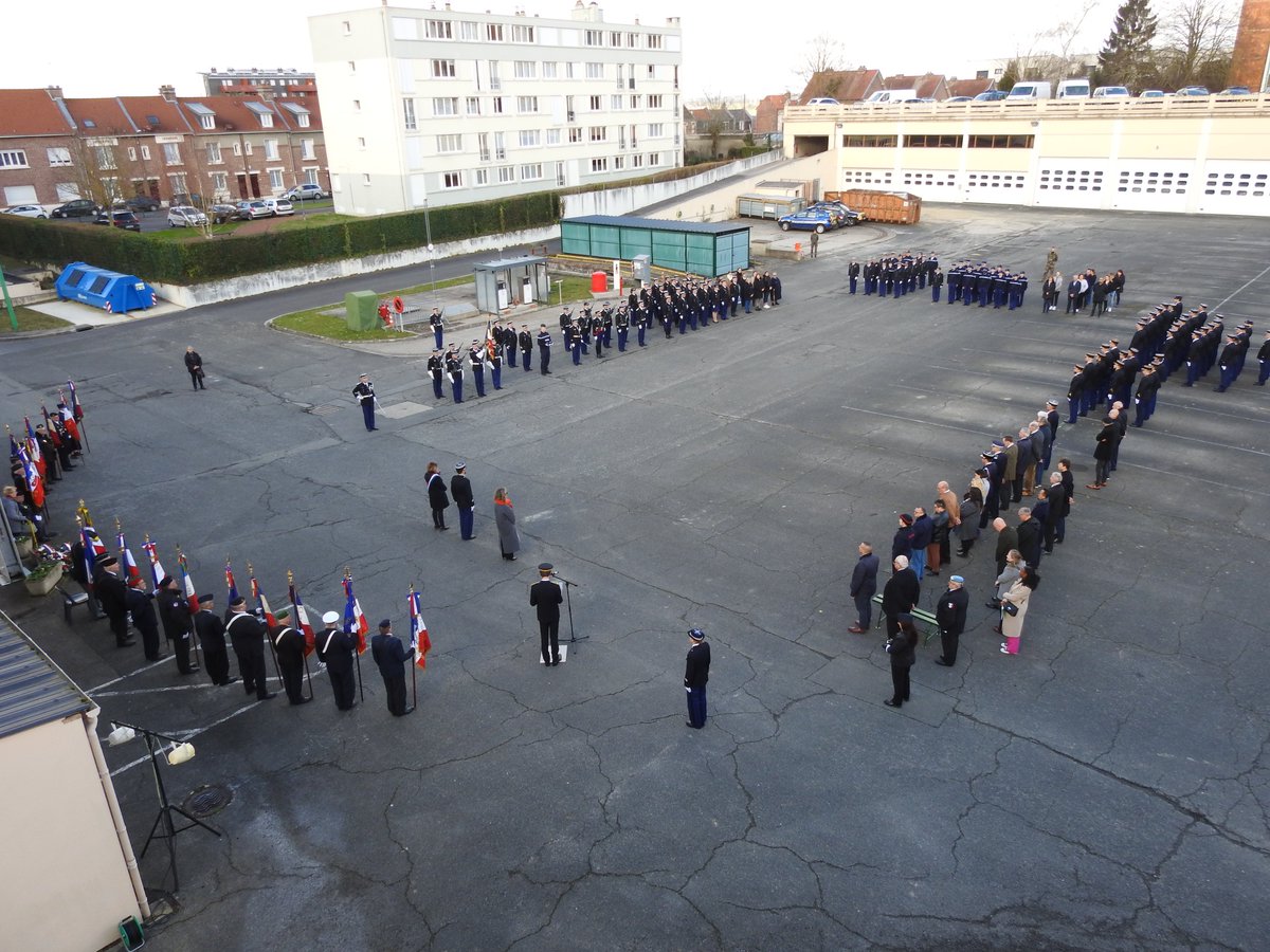 Gendarmerie_080's tweet photo. #16février 🇫🇷 Cérémonie d'hommage aux héros de la @Gendarmerie. 14 gendarmes sont décédés cette dernière année dans l'exercice de leurs fonctions. Nous leur rendons hommage et pensons à leurs proches. L'occasion également d'honorer les vivants avec une remise de décorations https://t.co/byXZKiySTK