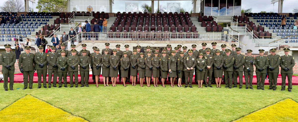 PoliciaColombia's tweet photo. Felicitamos a los 57 Profesionales Oficiales de la Reserva que se gradúan 🎓 hoy del curso 008 en la Policía Nacional.
Su compromiso y dedicación son un ejemplo para todos.
¡Éxito en esta nueva etapa al servicio de los colombianos! #DITAH https://t.co/92WGKZn6kV