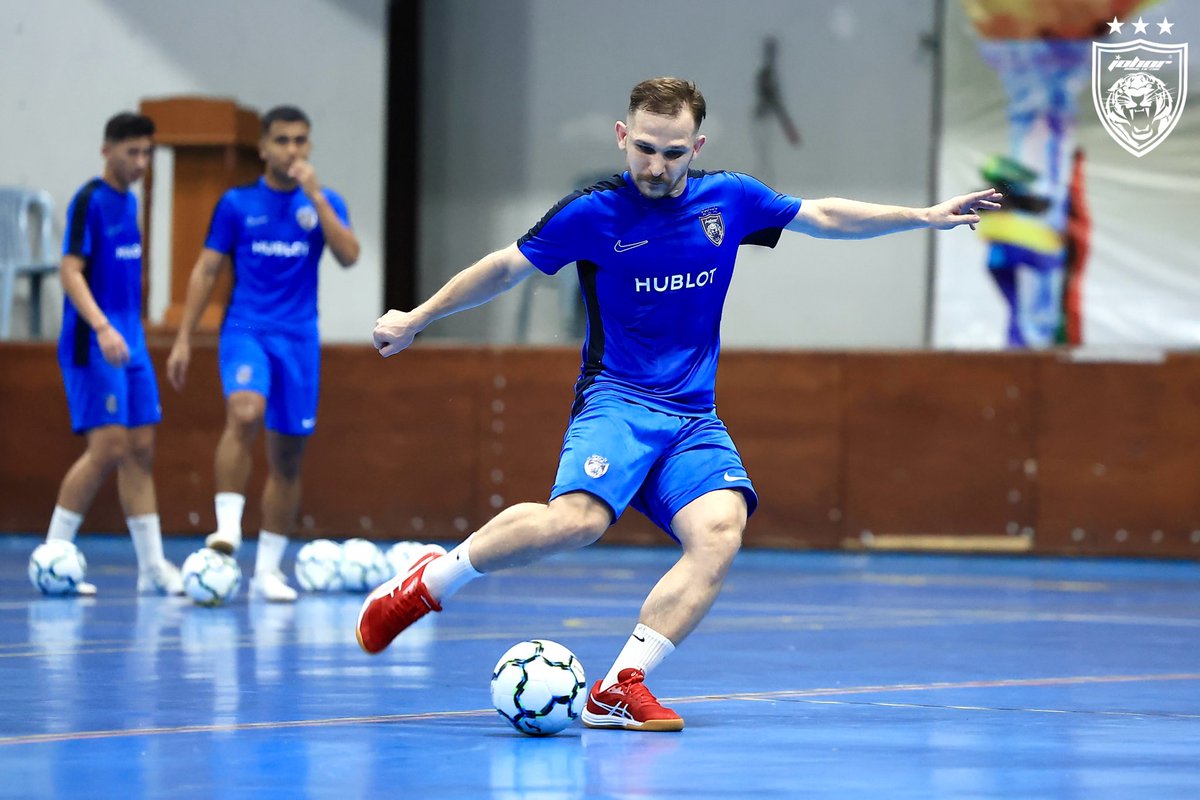 futsaljdt's tweet photo. Focus on Mission ๐ด๐ต #officialtraining
#MPFL2024
#JDTFutsal
#JDTFamily
#LuaskanKuasamuJohor https://t.co/m25ejhOv3U