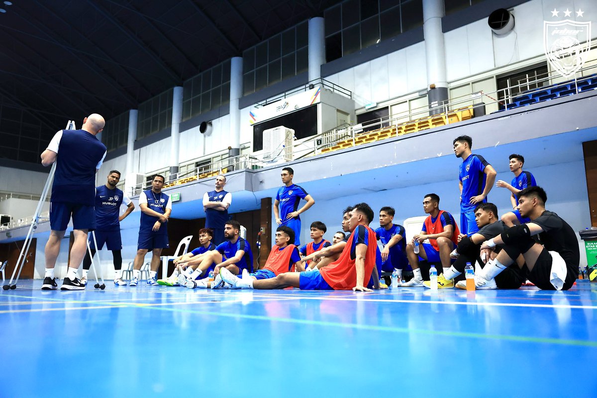 futsaljdt's tweet photo. Focus on Mission ๐ด๐ต #officialtraining
#MPFL2024
#JDTFutsal
#JDTFamily
#LuaskanKuasamuJohor https://t.co/m25ejhOv3U