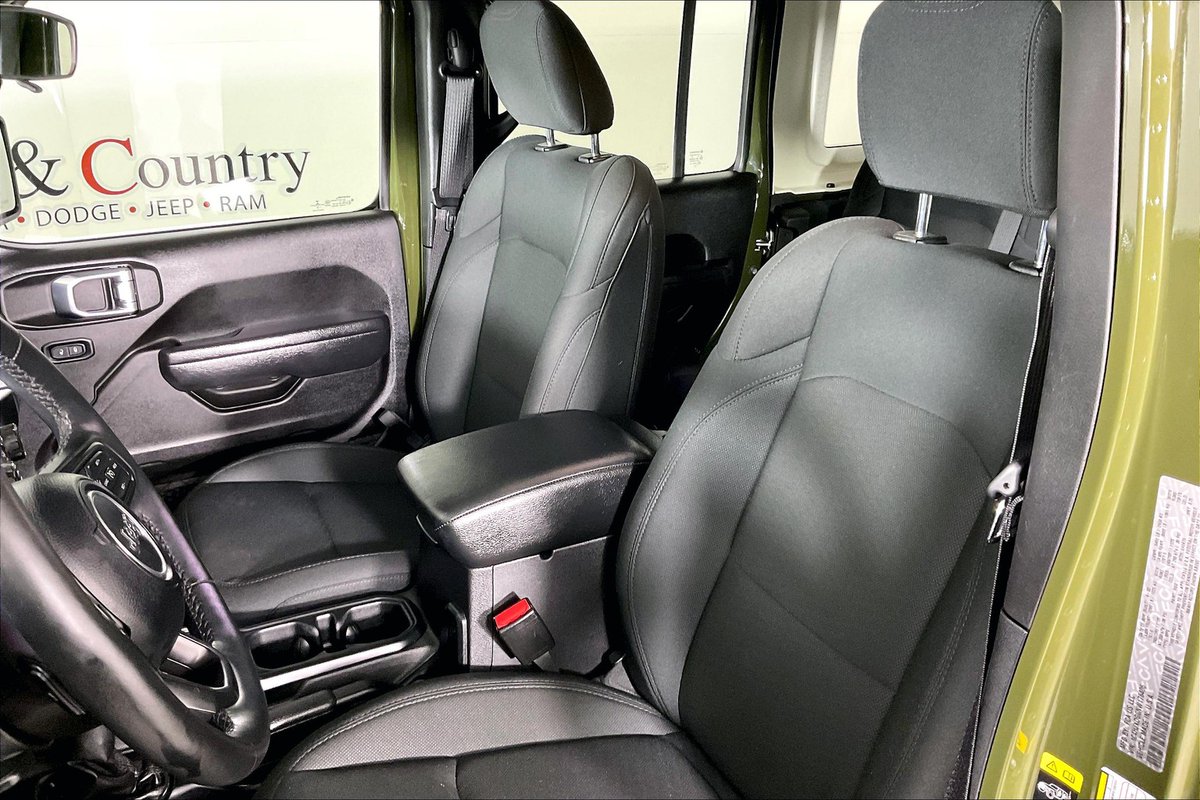 HebertsTAC's tweet photo. 🚙 🌎 "Unlimited" isn't just the name of a trim... it's a title that's been earned! Ready to take on a real adventure? Find this 2022 Jeep Wrangler Unlimited and more when you explore our certified pre-owned inventory: https://t.co/RWlOQ41uV0 https://t.co/P22s0d1vl1