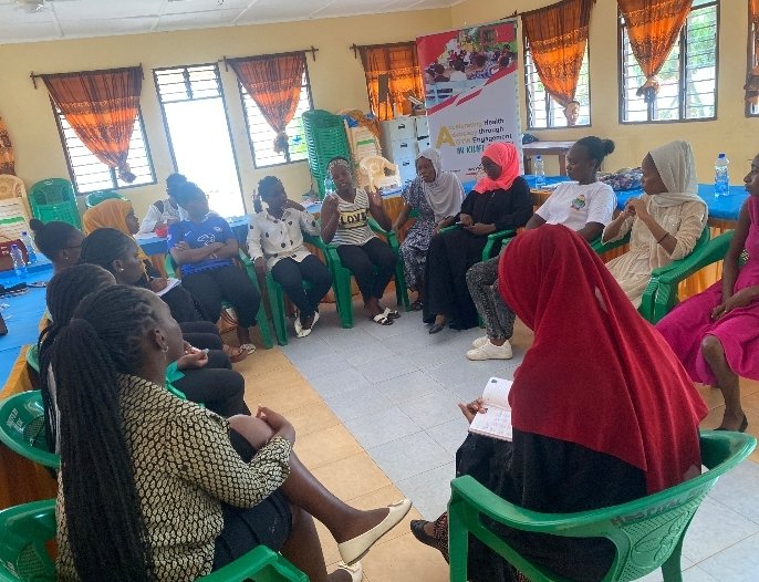 AngazaKilifi's tweet photo. With support from @HerVoiceFund , we organised a two day #Advocacy mentorship session for #AGYW led or supported organizations.
Day one included the concept of advocacy wholistically and comprehensively.
#HERVoiceKilifi #YplusAimingHigher #HERVoiceFund #HVF https://t.co/WiTkhYF6fF