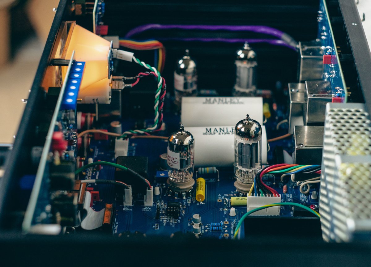 manleylabs's tweet photo. A peek inside the glorious all-tube legendary powerhouse christened the MANLEY VOXBOX®.

Full Tour ▶️ https://t.co/vQDlx2YvI7

#manley #manleylabs #manleyvoxbox #voxbox #micpre #eq #limiter #compressor #channelstrip #analog #tubesrule https://t.co/HZi6dVZziA