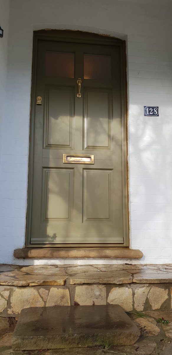 A new ‘Chalfont’ style timber door is now in place at our customer’s home in Thames Ditton.

The door is finished in Verdi, and partnered with Aged Brass furniture and ‘Arena’ obscure glass. This has given the a fresh look with a boost in kerb appeal.

#pandpglass #thamesditton