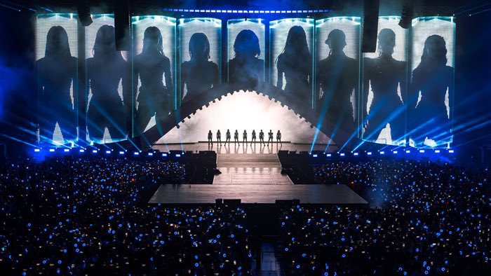 โปรดัคชั่นจอใหญ่ จอโค้ง ลำโพงไม่แตก เสียงกระหึ่ม มีดนตรีสด จัดทำการแสดงในบางกอก โชว์อลังการตาแตกของเกิวกุ้บเคพัพวงแรกที่กกำลังจะได้ขึ้นนิสสันสเตเดี้ยม