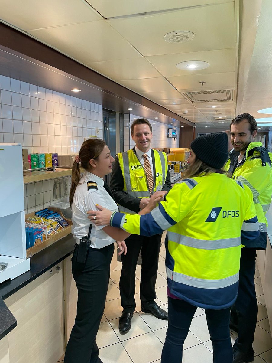 MikeTappTweets's tweet photo. It was great to visit DFDS today with @ukshipping and @shippingTBH.

It's great to see sea farers at DFDS treated with the respect they deserve. 

There are challenges that need addressing, with the new border system of great concern, and electric supplies for #netzero ports. https://t.co/FEeSW72Jwk