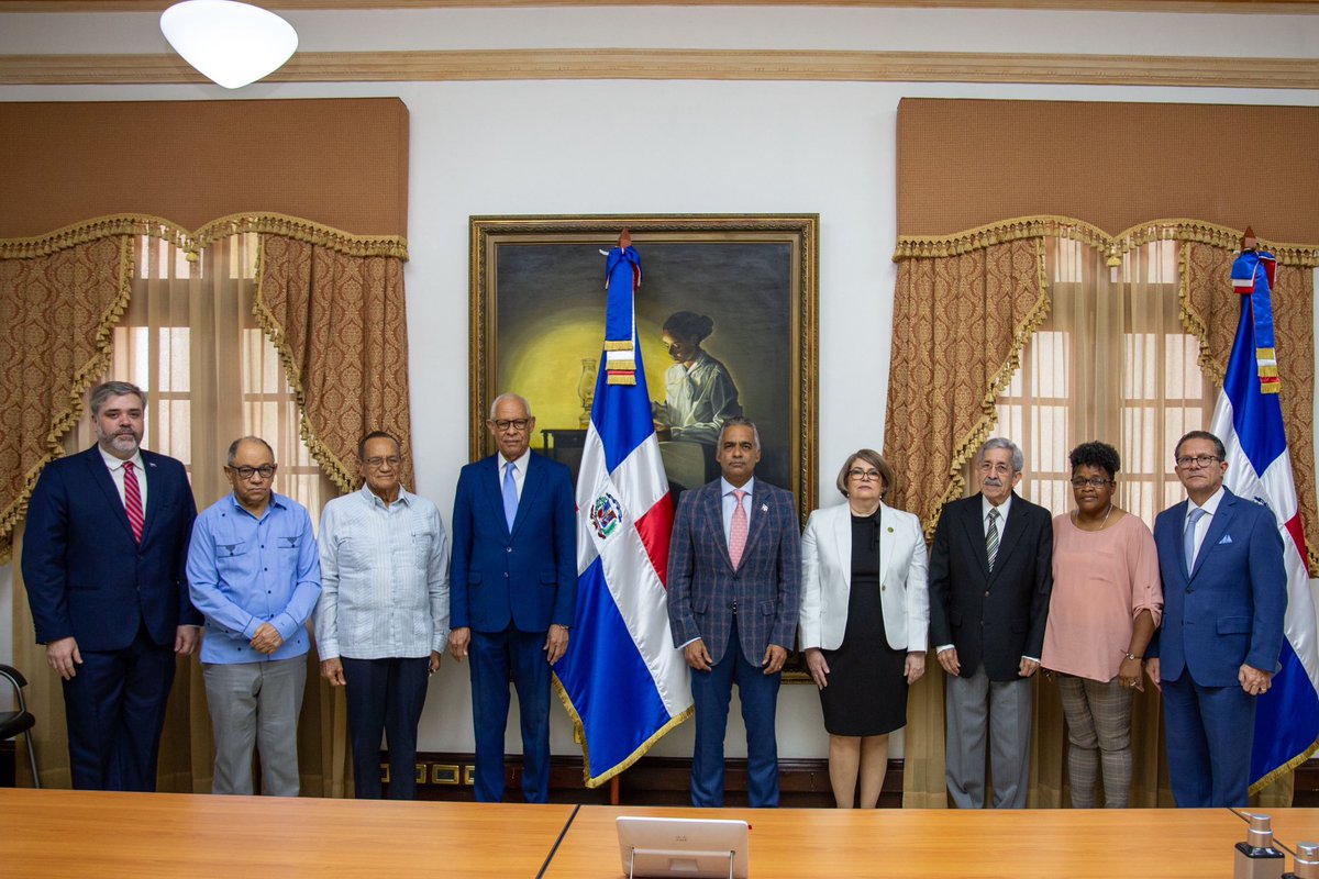 CES_RepDom's tweet photo. Juramentación secretaria general del Consejo Económico y Social, Ana Francisca Selman Fernández. 

———
Para más información visita nuestro portal https://t.co/nIp5xcUGic https://t.co/ibngE8QuVA