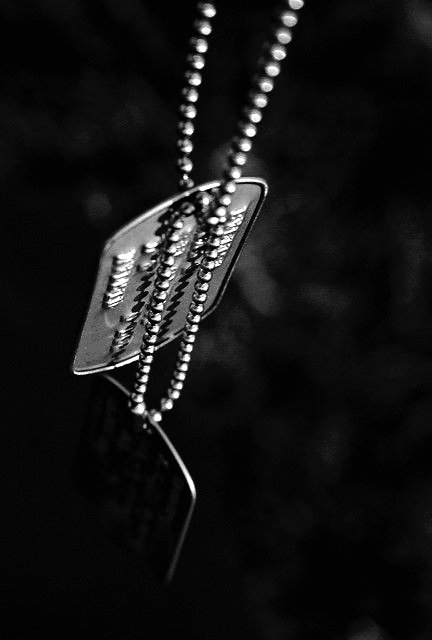 ⠀

• แด่พระผู้เป็นเจ้า •

ลูกขอท่านโปรดให้อภัยจิตวิญญาณแห่งชีวิตภายในกายหยาบ

ที่ซึ่งแตกสลายอาบชโลมหยาดโลหิตแสนโสมมดั่งธาราความพลาดพลั้งจนสองมือหยาบกร้านมิอาจเอื้อมไปไขว่คว้าเอาแสงตะวันแห่งชีวีหวนกลับคืนมา

แม้นจะมิสมควรได้รับการอภัยใดๆเลยก็ตาม
⠀