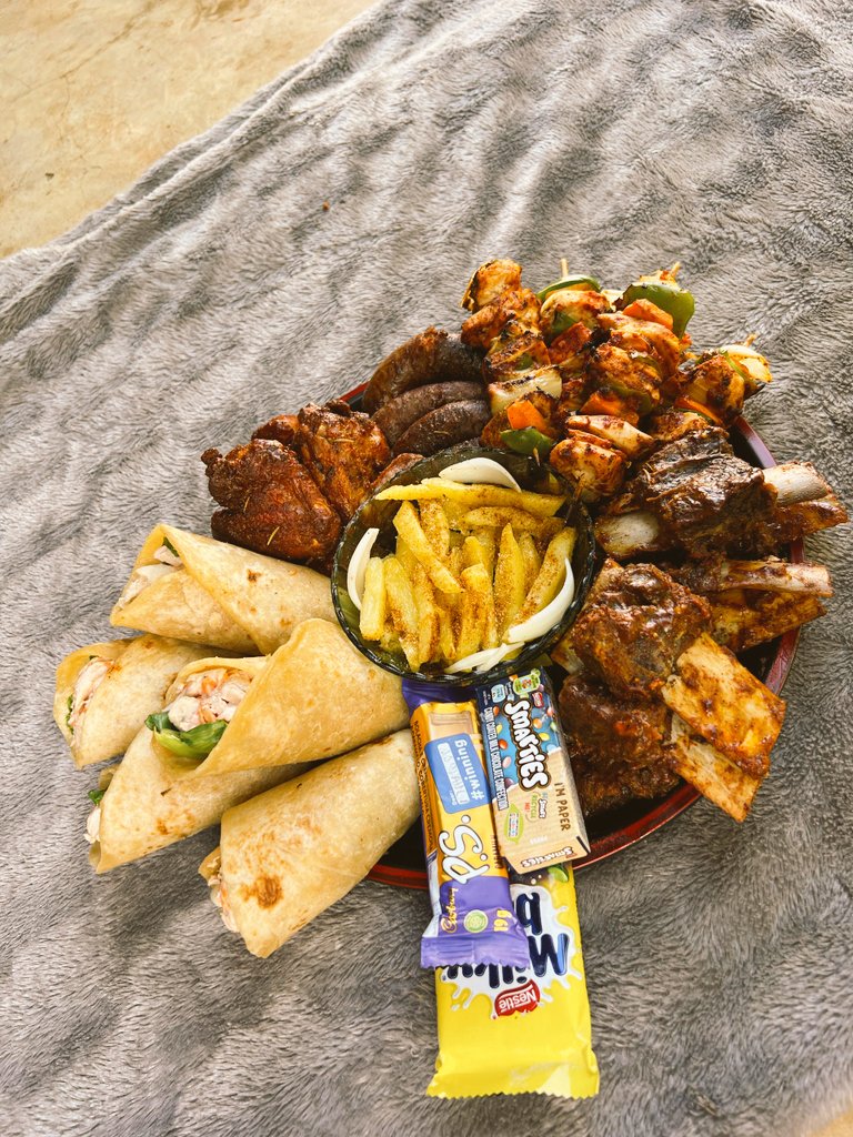 Tiyo44258021's tweet photo. Zomba people get food platters from 25k to 55k.. call/WhatsApp at 0993380018 https://t.co/Af3gR968m5