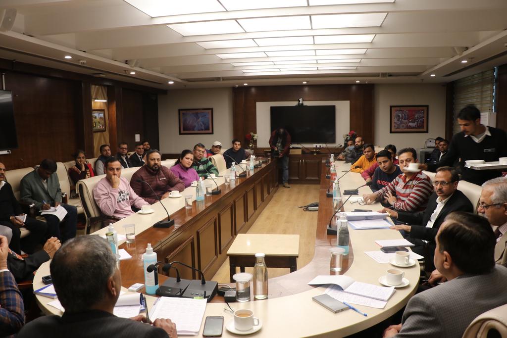 DEEPAKKAHUJA's tweet photo. #Gurgaon 
- हरेरा ने माहिरा ग्रुप के एमडी और कांग्रेसी विधायक @DharamSChhoker के पुत्र सिकंदर सिंह छोकर के खिलाफ आईपीसी की धारा 420, 424 और 120बी के तहत दर्ज करवाई एफआईआर।
- हरेरा चेयरमैन अरुण कुमार ने सेक्टर 63, 68, 95, 103 और 104 के खरीदारों के साथ बैठक की।
#Mahira_Homes https://t.co/ukdTAGT0FL