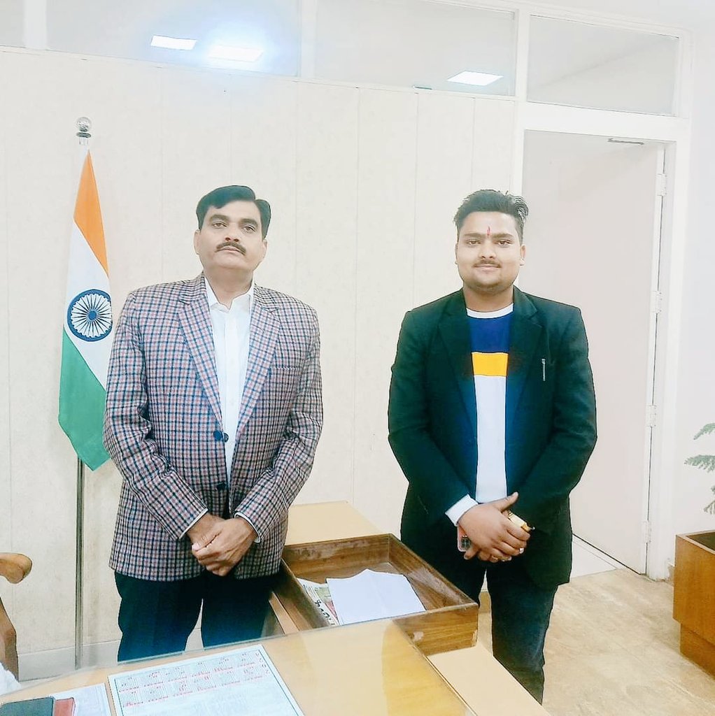 DipanshuGauta16's tweet photo. आज डीएम साहब से गाजियाबाद मैं मुलाकात हुई। अलीगढ़ आपको बहुत याद करता है सर 🙏
@Indravikramsingh @DmGhaziabad
#_IAS #_upcm #_Dmaligarh
#dmaligarh @Dm_Aligarh
@AligarhCdo
@aligarhpolice https://t.co/VIWCdjLkJY