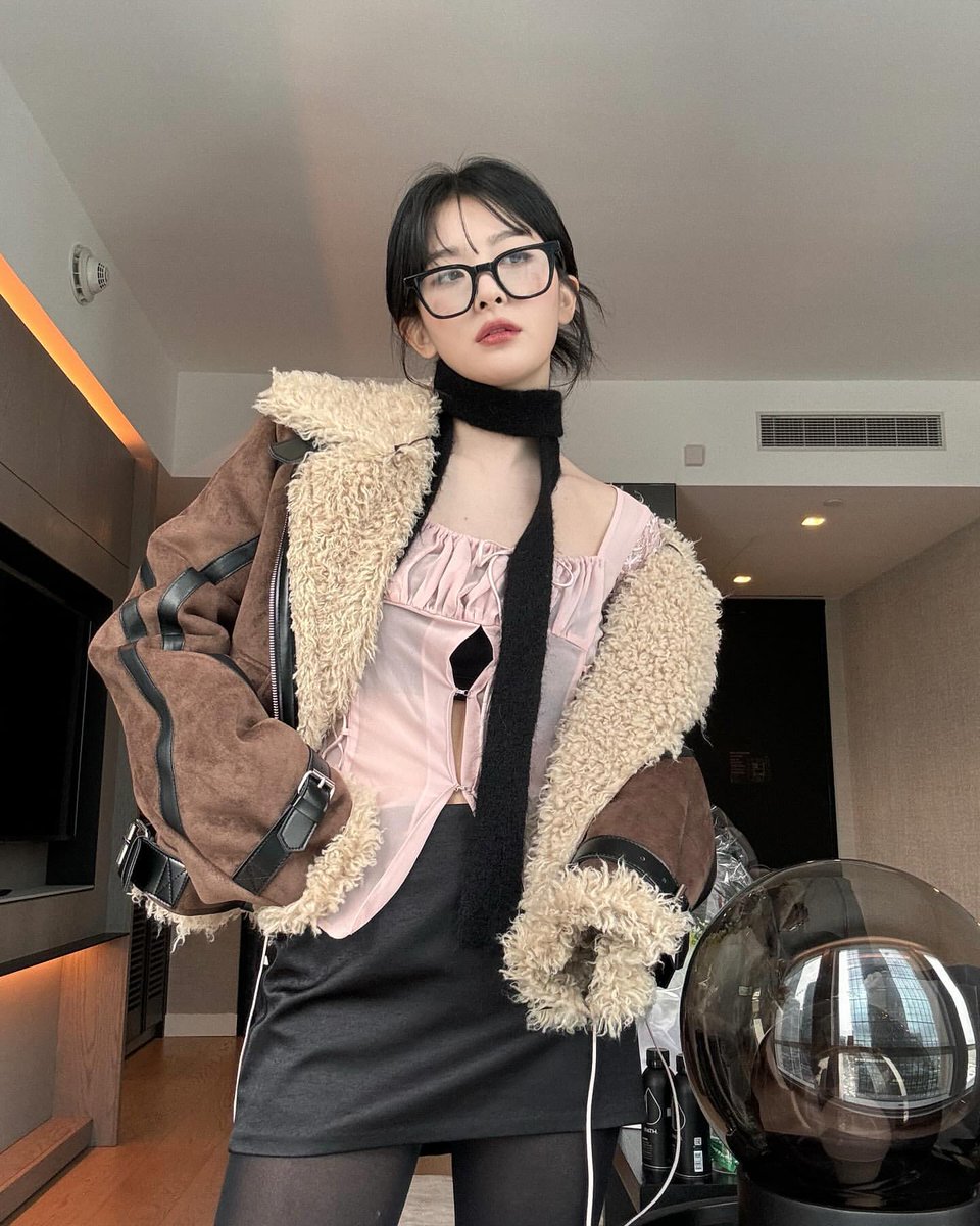 oh seulgi this outfit is INSANE