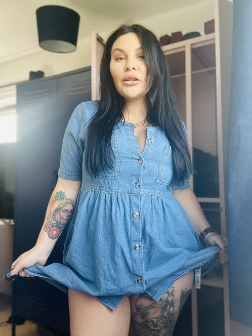 I&rsquo;m your perfect milf 😈  #milf #onlyfans #mistress https://t.co/fbvMFWvKDs<a href="/tag/milf"class="tags">#milf</a><a href="/tag/onlyfans"class="tags">#onlyfans</a><a href="/tag/mistress"class="tags">#mistress</a>