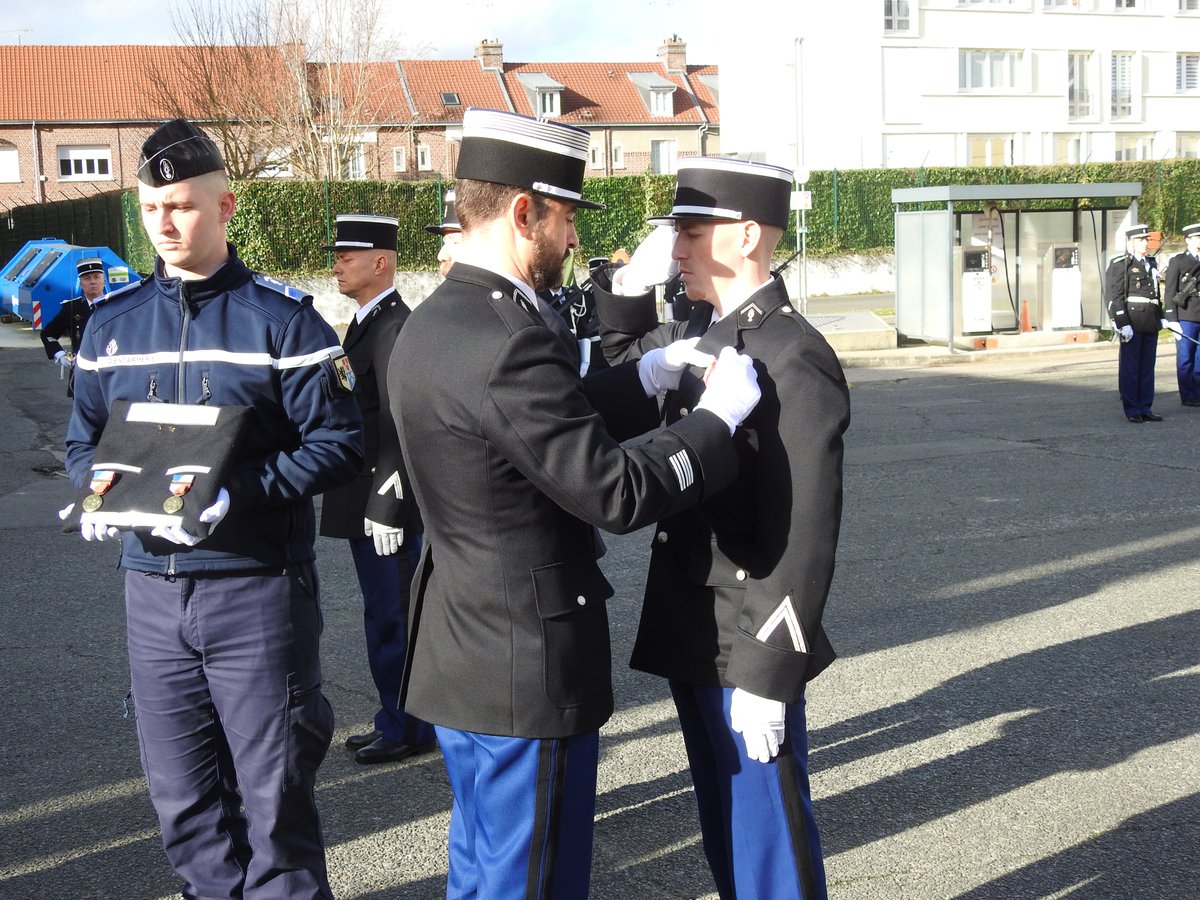 Gendarmerie_080's tweet photo. #16février 🇫🇷 Cérémonie d'hommage aux héros de la @Gendarmerie. 14 gendarmes sont décédés cette dernière année dans l'exercice de leurs fonctions. Nous leur rendons hommage et pensons à leurs proches. L'occasion également d'honorer les vivants avec une remise de décorations https://t.co/byXZKiySTK