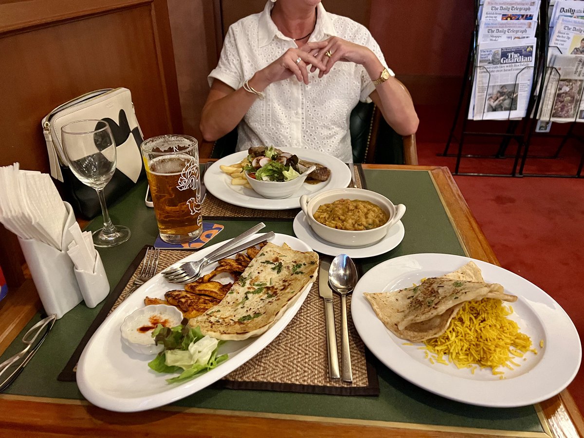 MalayaSingapore's tweet photo. It’s #Friday night in #Bangkok and we decided to have supper at the #BritishClub again.
I know there are many places we could go but we just love it here.
The ambience, drinks & food all good
Our stay in Bangkok coming to an end and we’ll be heading back to Penang 🔜
#TGIF 🍻 https://t.co/JcXWoB0HDW