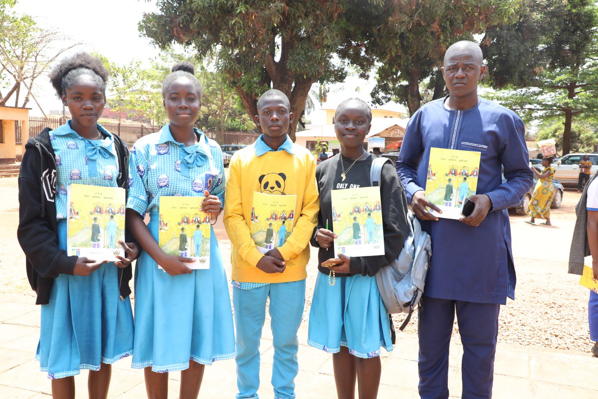 cour_penale's tweet photo. La CPS a le plaisir d'accueillir ce 17.02.24 ,la finale de la 2è ed.  du concours de plaidoirie inter-lycées « Droits de l’homme, cohésion sociale et moi »  , organisé par le Centre d’études juridiques africaines, soutenu par la ville de Genève et la Mission Suisse à Bangui. https://t.co/FEUh7r9AU7