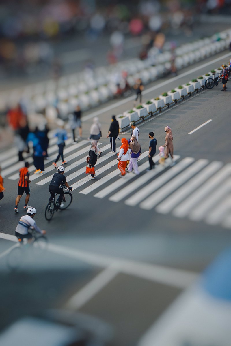 butuhautan's tweet photo. karena ngga punya lensa tiltshift, mari coba edit manual biar keliatan kayak miniatur. Hasilnya emang jauh dari kata bagus sih. 
Kalo pake fujifilm katanya sih udah ada fiturnya langsung di kamera jadi tinggal setting filter miniature. Bener gak tuh? https://t.co/DKeI9gFM1t