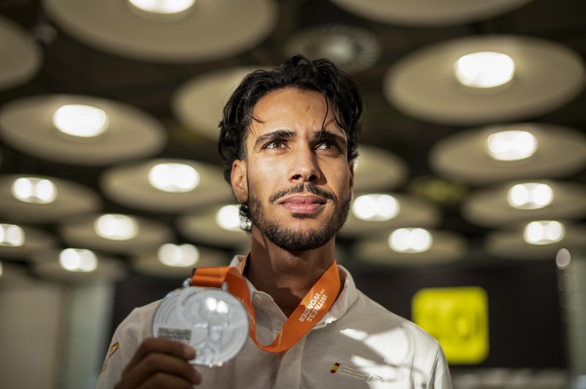 🏃‍♂️ La Unitat d'Integritat de l'Atletisme de @WorldAthletics ha suspés l'espanyol Mohamed Katir, subcampió del món de 5.000 metres, per un període de dos anys, fins al 6 de febrer del 2026. Està acusat d'haver-se saltat tres controls antidopatge. apuntmedia.es/temes/atletism…