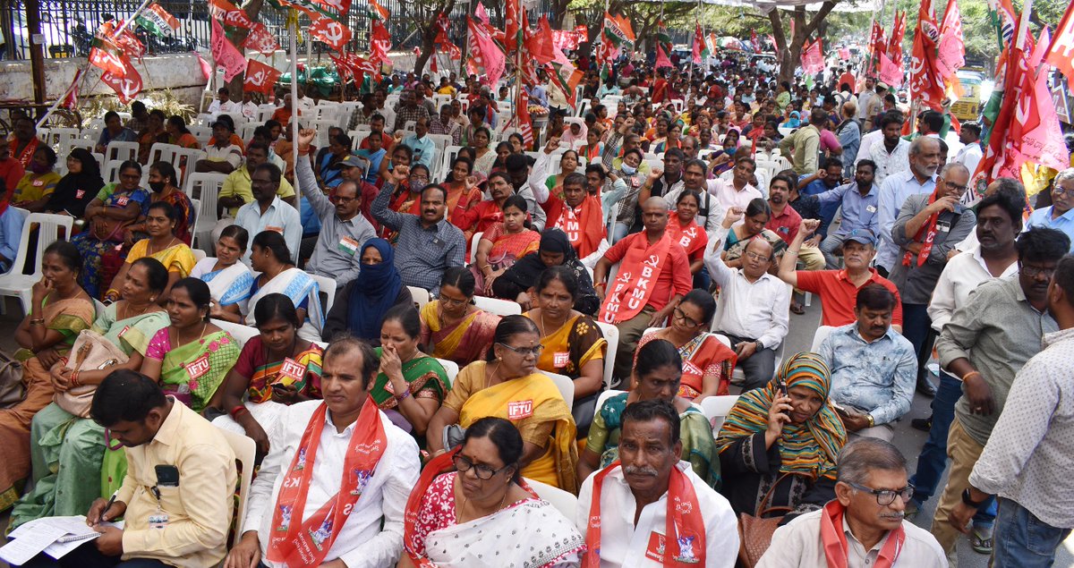 kunamneni_rao's tweet photo. CPI Telangana State Secretary, MLA Kunamneni Sambashiva Rao addressing the Workers &amp; Farmers Dharna on occassion of Industrial Strike &amp; Grameen Bundh against Anti Farmers, Workers, Peoples policies of Modi Government at Indirapark in Hyderabad
#CPI #cpitelangana #AITUC #Feb16th https://t.co/ckKiYxEJ7z