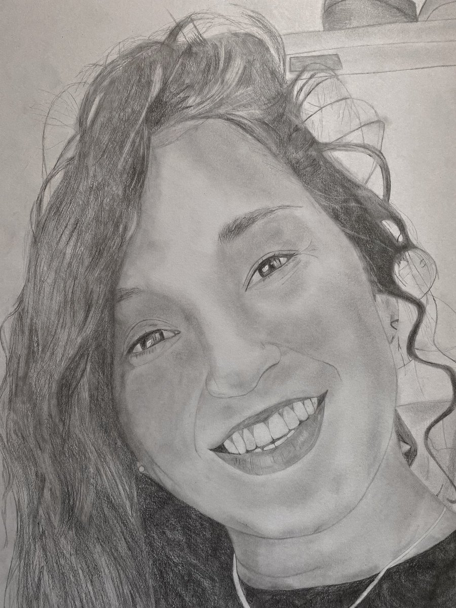 a_drawing_sara's tweet photo. Simone mi ha scelta per fare un regalo speciale alla sua amica Rocio ♥️🎁✨
Grazie per la fiducia e la stima! 💪🏻😉
- Commissione 33x48 ✍🏻 -
#disegno #ritratto #drawing #portrait #emozioni #emotions #art #artwork #friends #amici #amico #amica #friend #regalo #satisfactions https://t.co/Ltop3V4ZrR