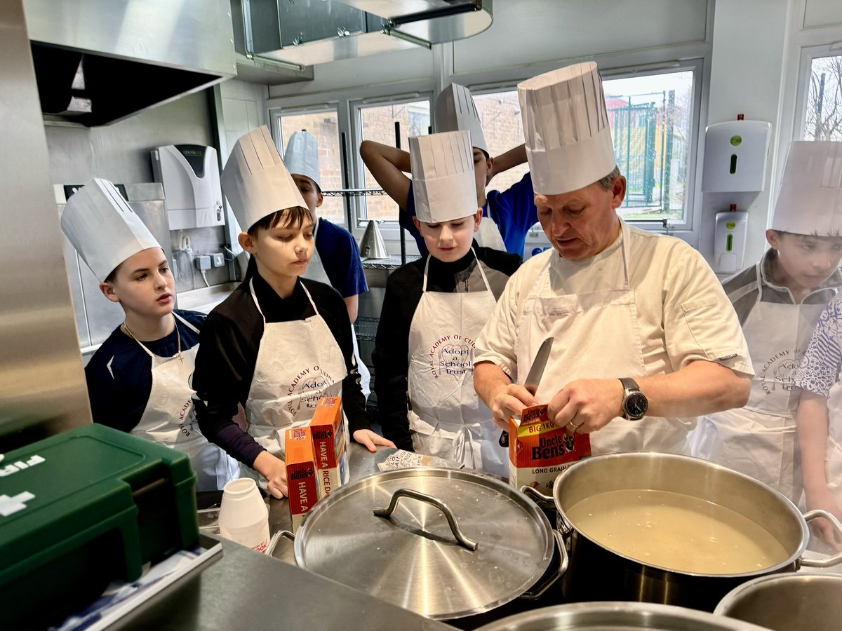 h15church's tweet image. Wonderful to host @LFCFoundation U-12 PL Kicks team, who toured our operations, played in a tournament @tigerstrust, learned to cook some wonderful dishes from surplus food with @cookingmad which were donated to support the great work of @L30Community &amp;amp; @WhitechapelLiv 🙌❤️⚽️👏 x