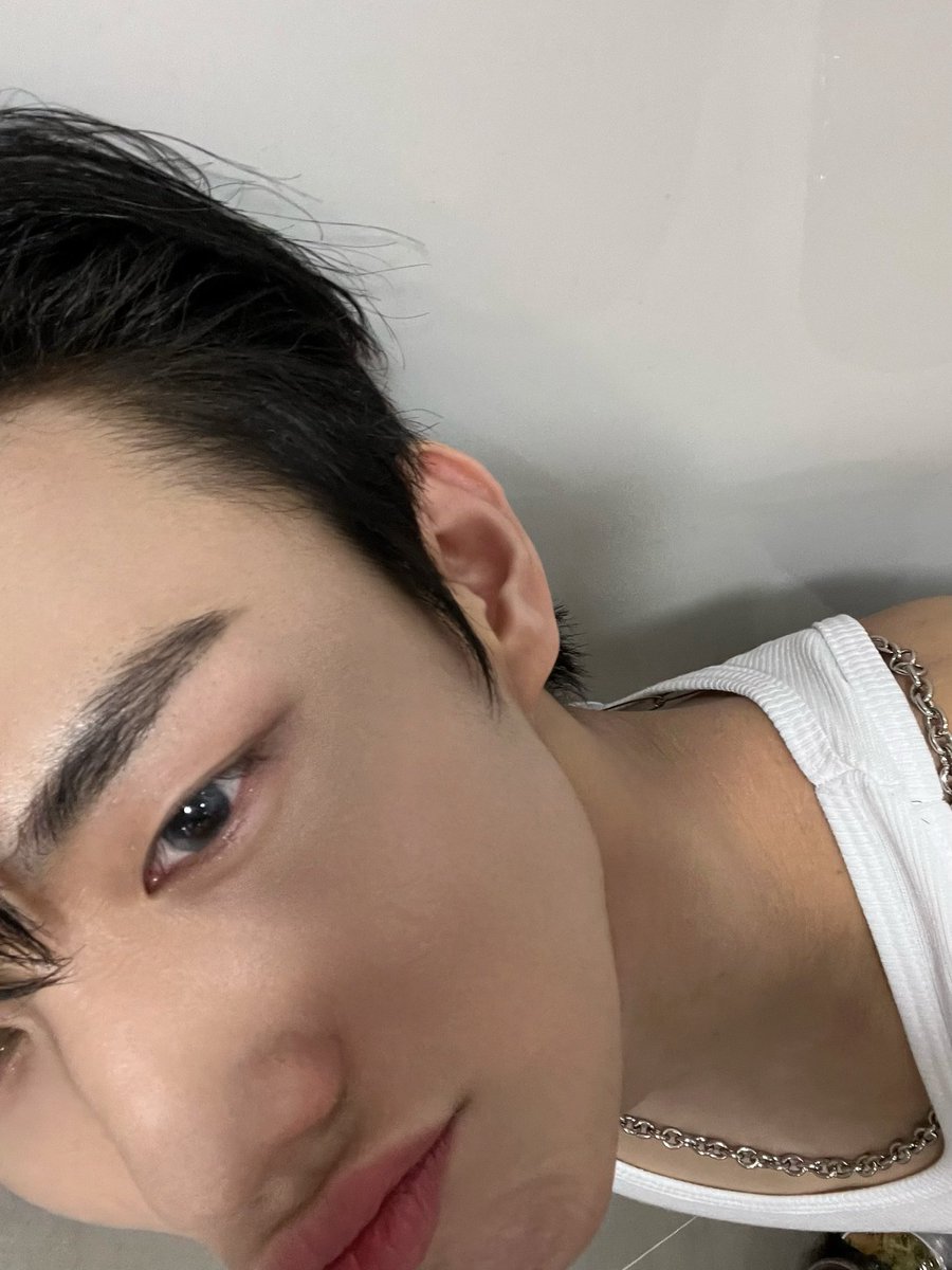 ILYOONKEEHO's tweet photo. uri handsome boy crybaby ))): https://t.co/nZW0ElPelp