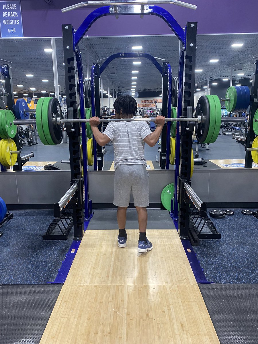 mirtuff2's tweet image. Squatting 165!!!
#offseason