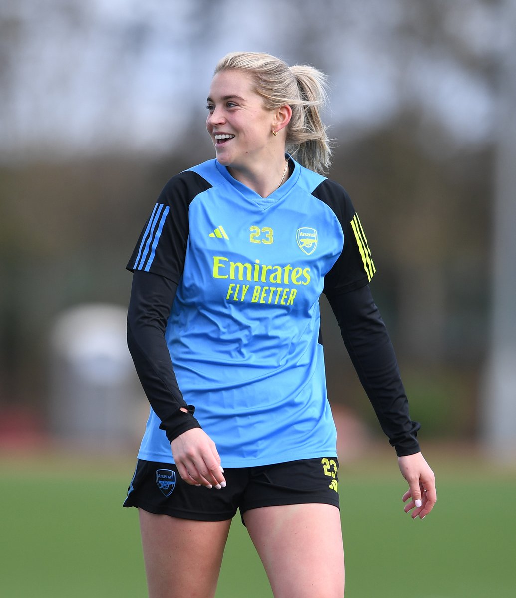 ArsenalWFC's tweet photo. Ready for a sold-out Emirates Stadium, @alessiarusso7? 😊 https://t.co/jr9me0O8Ow