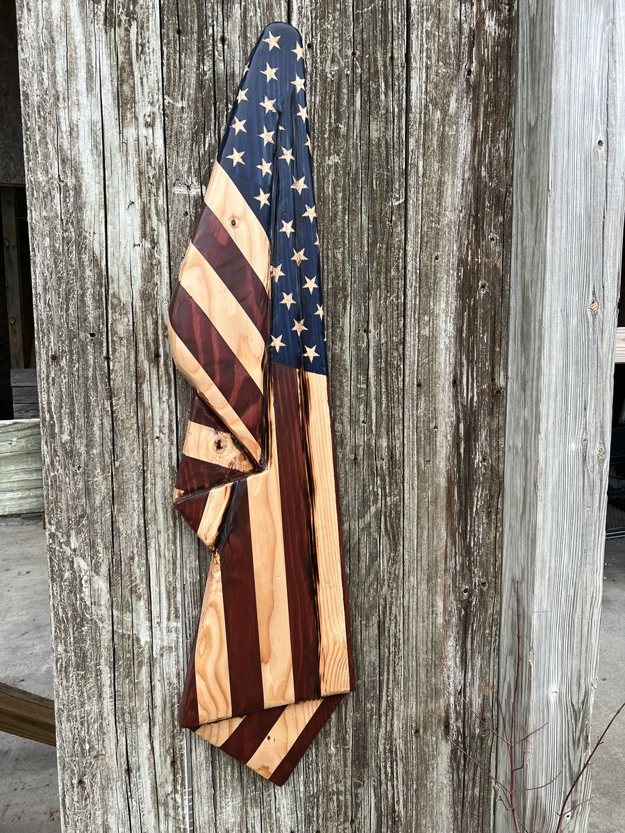 AlphaGalDesigns's tweet photo. Twitter has me limited to 4 photos so here is 5 flags that went out recently 

#ChecksUsOutOnFacebook #WoodenFlag #woodworking #PheasantsForever #USAirForce #Chiefs #USA https://t.co/pj6TXQqwjH