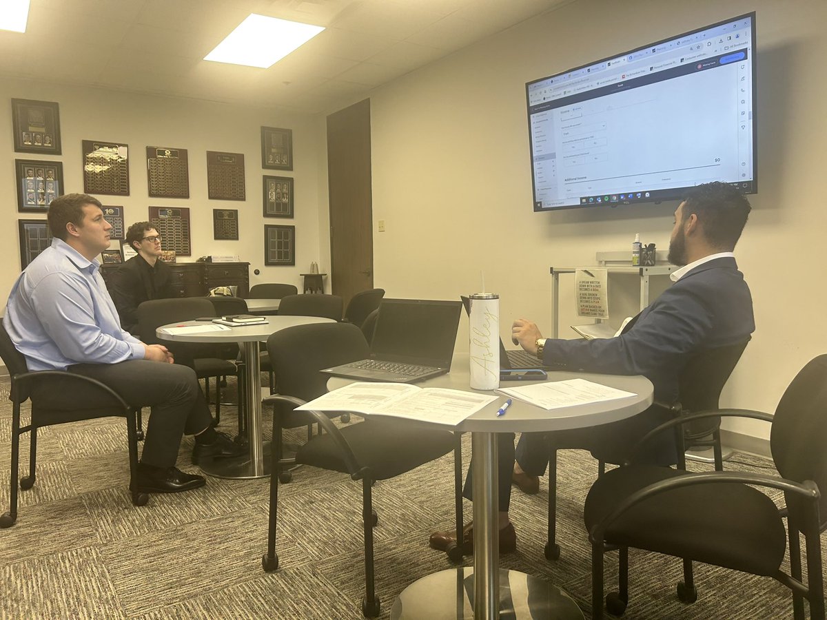 Check out <a href="/McNeeseFB/">McNeese Football</a> alum, Dom Prudhomme leading <a href="/NM_Financial/">Northwestern Mutual</a> LC intern training with current FB player, Cole Leclair in attendance for his SR internship! We are grateful for local businesses &amp; alumni taking in our SAs in for internships &amp; professional experience! #GeauxPokes 🤠