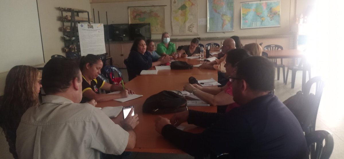 SomosUnem's tweet photo. #Entérate🗣️|| Este #15Feb🗓️, la #UTGUBarinas llevó a cabo el 1er Encuentro de Tutores, con la finalidad de socializar los documentos fundacionales y la organización académica territorial de los #Unemistas📚
#NuevaEtapaDel1X10
@NicolasMaduro
@_LaAvanzadora
@MPPEDUCACION https://t.co/JtxIjglDmv