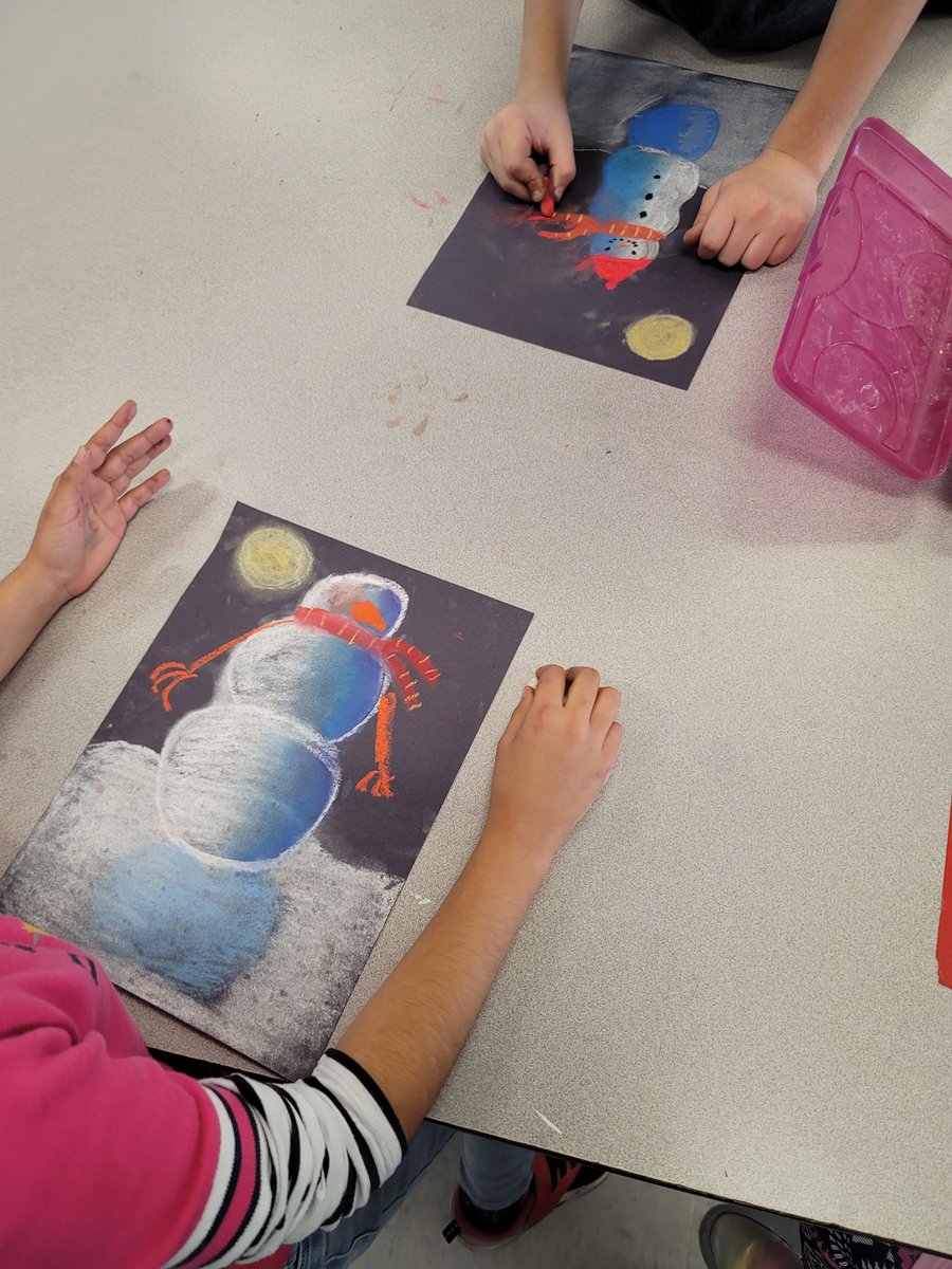 MrsMims1's tweet photo. Beautiful value study using chalk by 3rd grade. I'm blown away by their talent. 😍 @StpesElem #artistatwork #buddingartists #ccsontherise @CCSArtsEd https://t.co/pn53MaMC2q