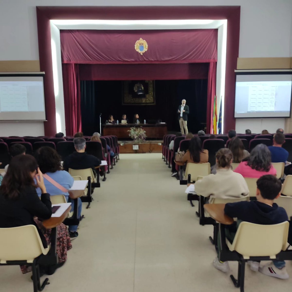 SpectraFndn's tweet photo. Hello friends! 🙋‍♂️Para terminar terminar la semana os traemos un #newpost de la reunión que tuvimos el pasado miércoles con el @ies_seneca para presentar una nueva inmersión lingüística a los estudiantes 👩‍💻👨‍💻 de 4° de E.S.O
#ingles #aprende #travel https://t.co/6wGWma7m7b